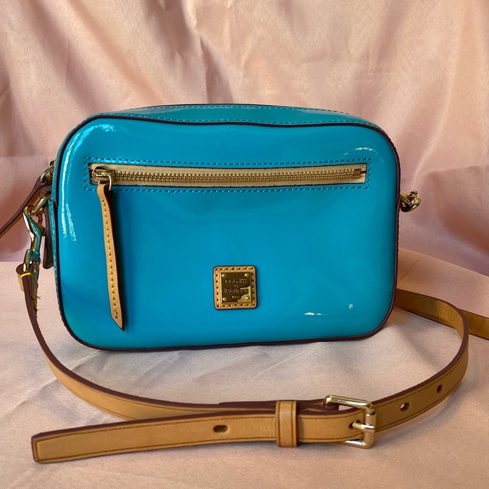 DOONEY & BOURKE BLUE TURQUOISE PATENT CAMERA ZIP CROSSBODY